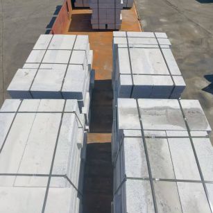 新乡 路沿石装车出货