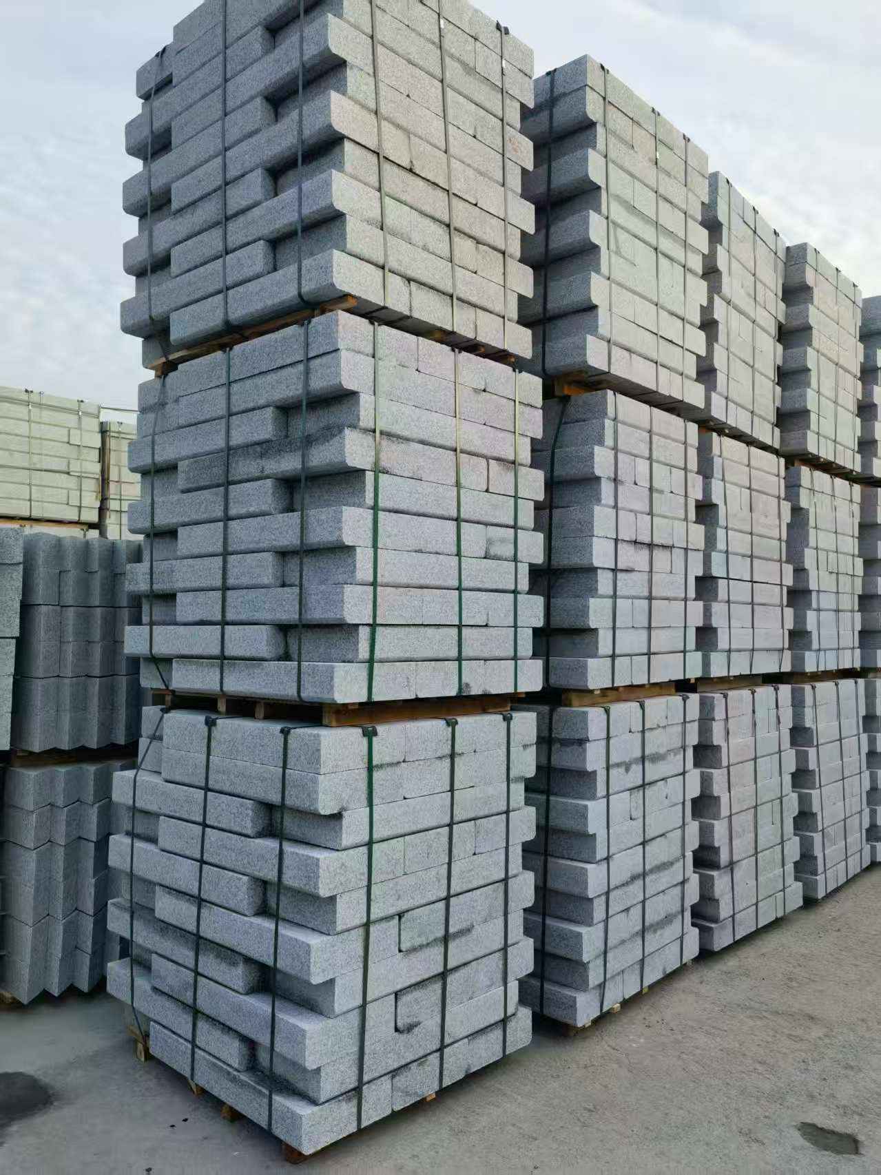 新乡 路沿石（路侧石），颜色一致，尺寸标准