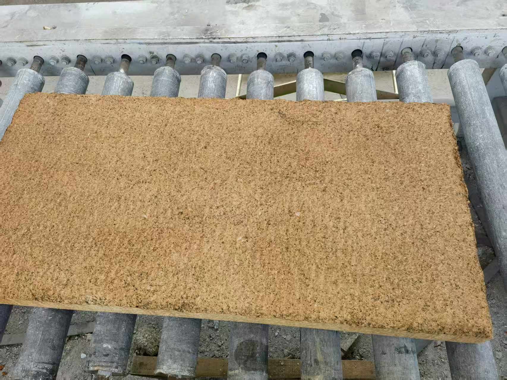 新乡 菠萝面老石板，做旧仿古石，流水线生产加工