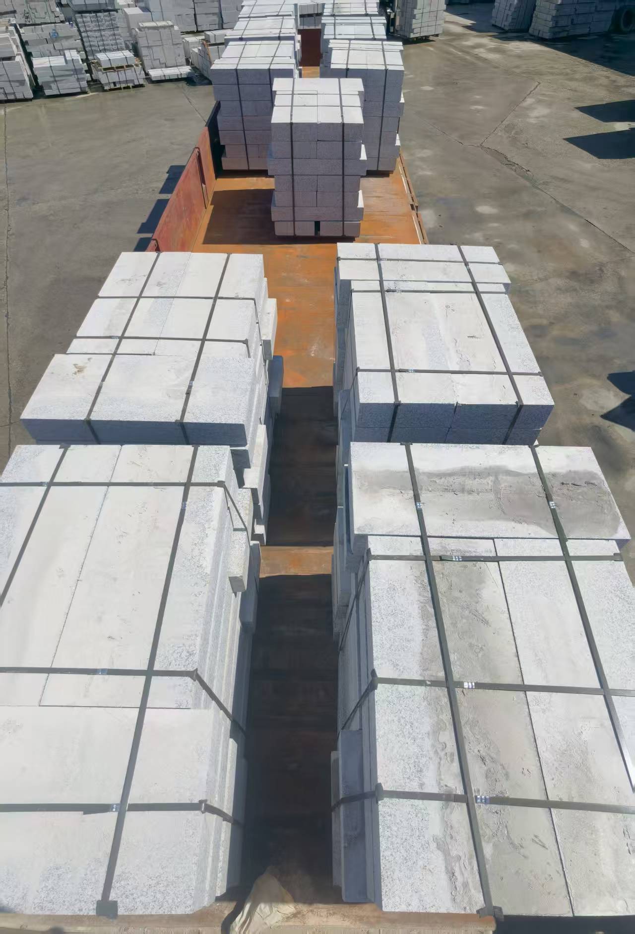 新乡 路沿石装车出货