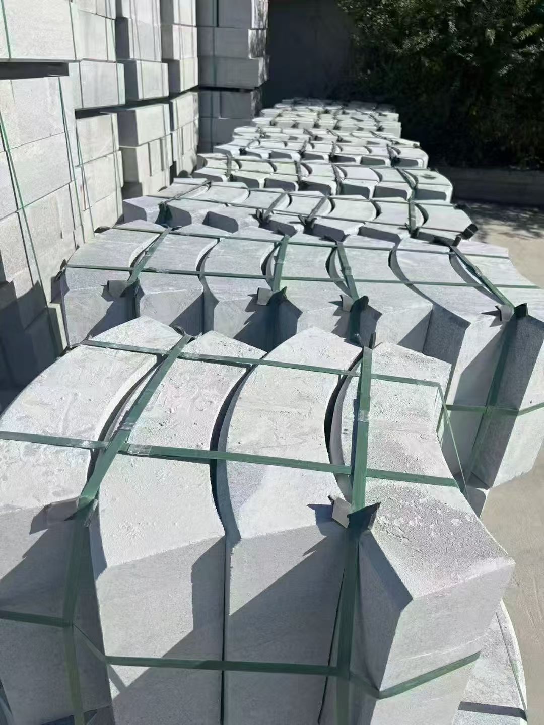 新乡 芝麻灰弧形路沿石