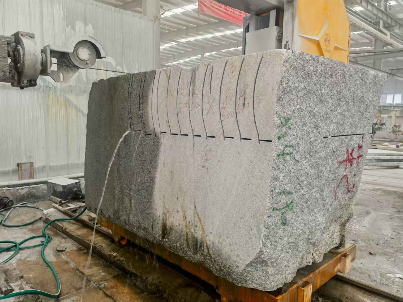 新乡 602，大花芙蓉白，绳锯加工弧形路沿石