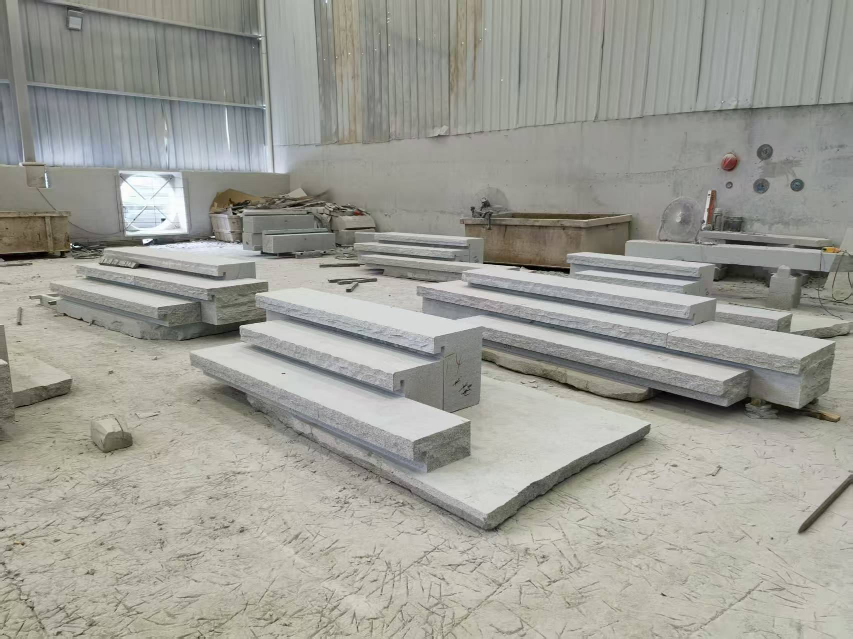 新乡 整石台阶（大面火烧+侧面自然面），出货前厂内拼装