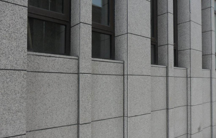 新乡芝麻灰外墙干挂石材及施工注意事项