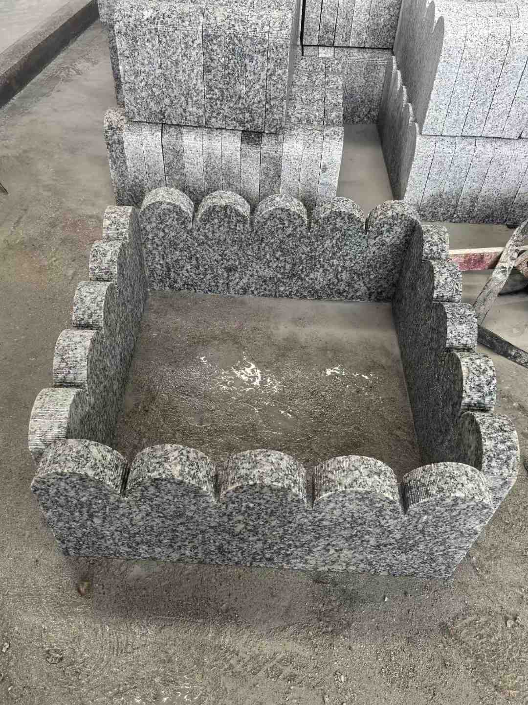 新乡 花边石、花坛围栏石、花池界石、菜园栅栏石、镶边石、波浪状界石介绍