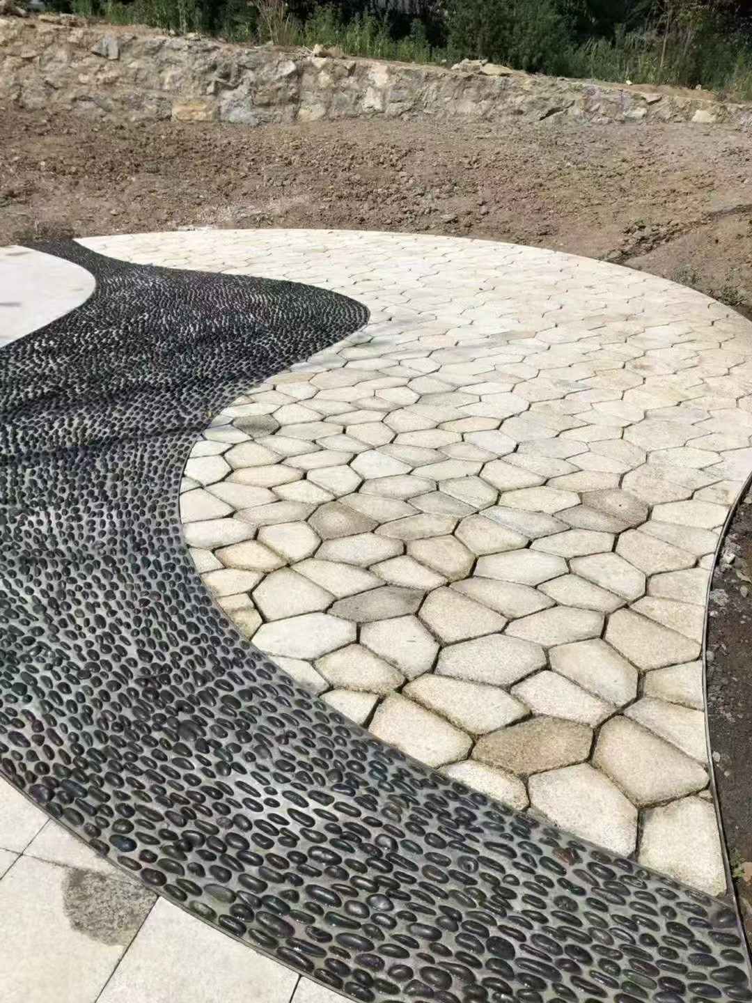 新乡 黄金麻冰裂缝室外铺装效果完美展示