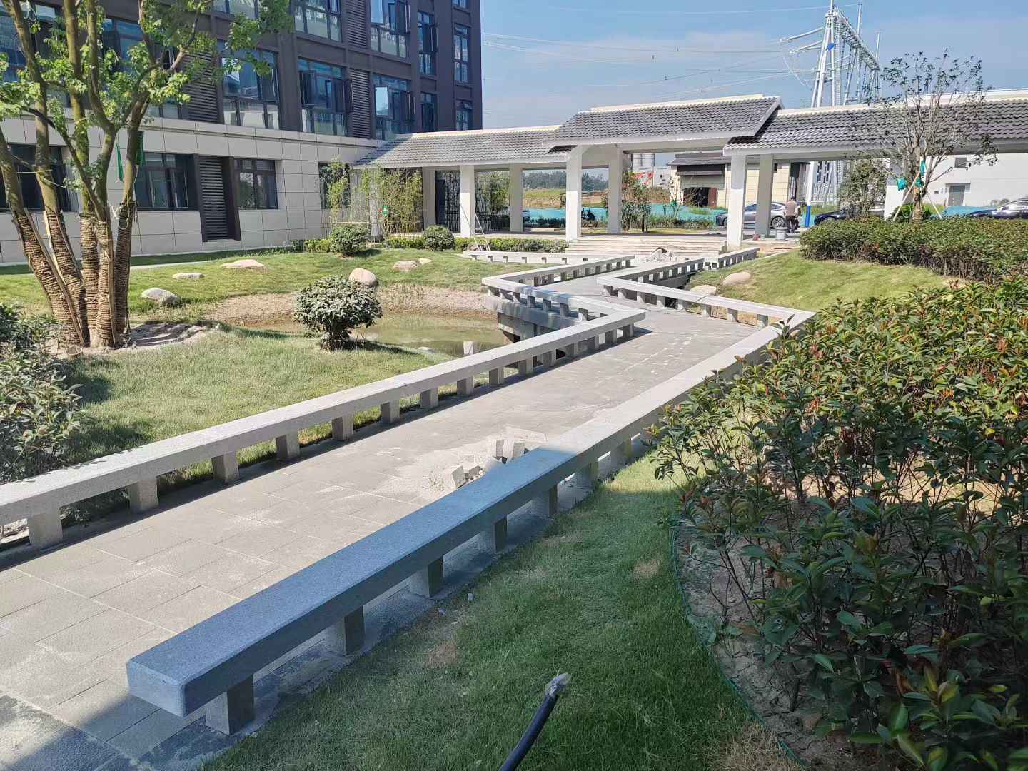 新乡 芝麻灰小区坐凳&栏杆安装效果