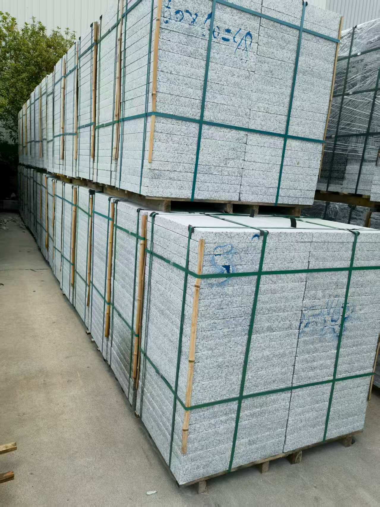 新乡 大花芙蓉白火烧成品，市政园林广场地铺石